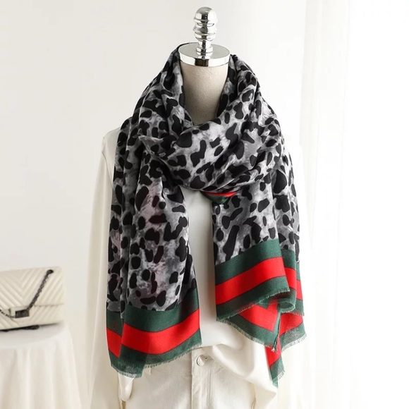 Accessories - (Last 1) Leopard print scarf - not restocking